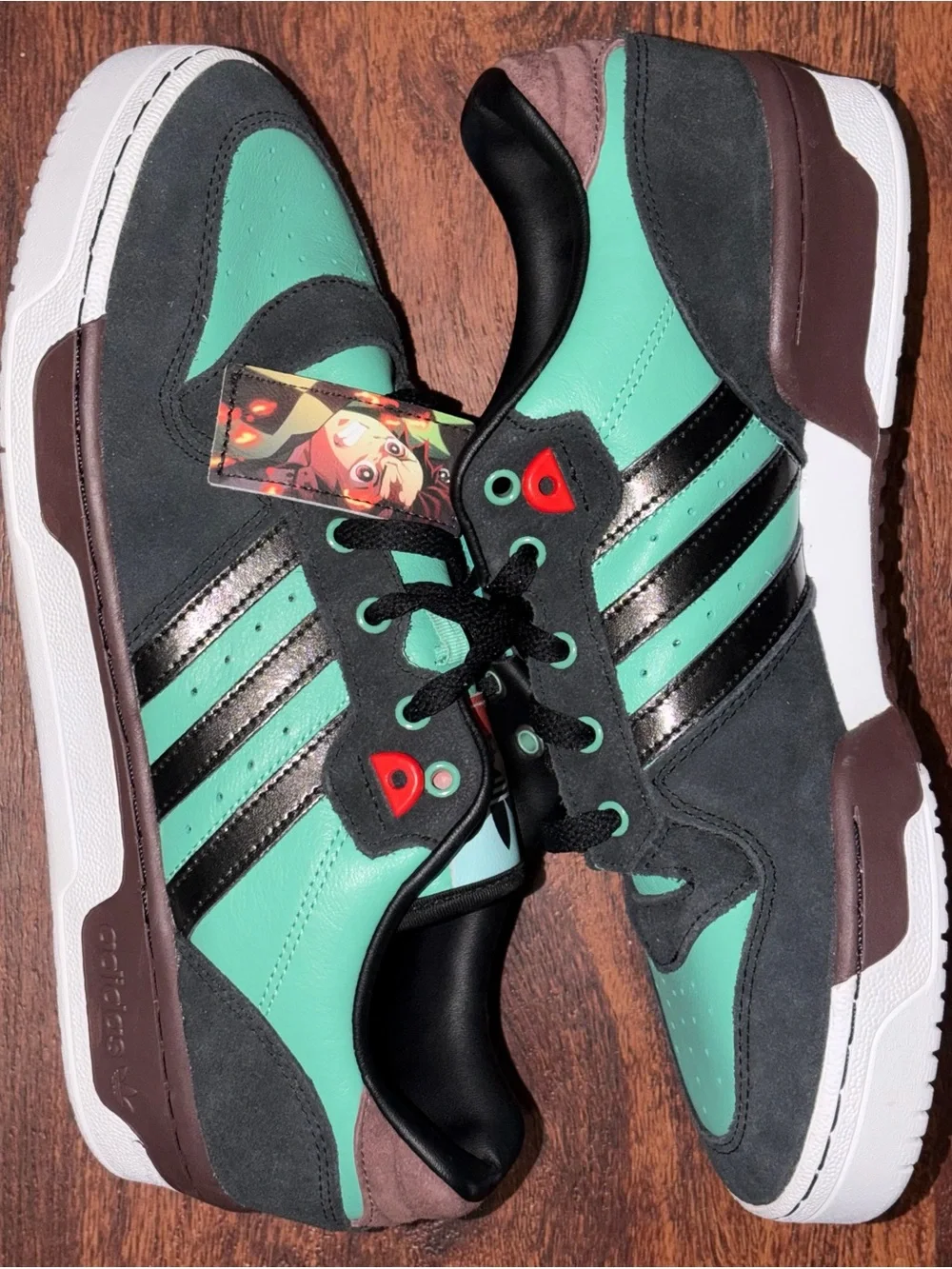 Adidas size 10 Rivalry low basketball shoes
